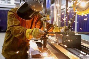 Find Top Welding Jobs in Portland, OR [Hiring Now!] | Living in Oregon: Moving Tips, Cost of Living & Best Cities