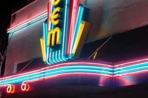 Redmond Oregon Movie Theater Living in Oregon: Moving Tips, Cost of Living & Best Cities Redmond Oregon Movie Theater | Living in Oregon: Moving Tips, Cost of Living & Best Cities