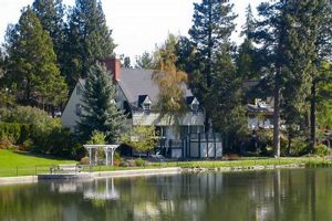 Best Pet Friendly Lodging in Bend, OR: Your Guide Living in Oregon: Moving Tips, Cost of Living & Best Cities Best Pet Friendly Lodging in Bend, OR: Your Guide | Living in Oregon: Moving Tips, Cost of Living & Best Cities