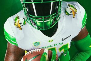 Go Ducks! Oregon Ducks Football Wallpaper iPhone HQ | Living in Oregon: Moving Tips, Cost of Living & Best Cities