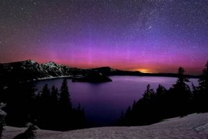 Chasing Aurora Borealis at Crater Lake, Oregon: A Guide | Living in Oregon: Moving Tips, Cost of Living & Best Cities