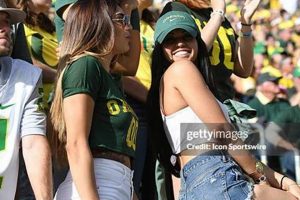 Why Oregon Ducks Fans Are the Best! Go Ducks! | Living in Oregon: Moving Tips, Cost of Living & Best Cities