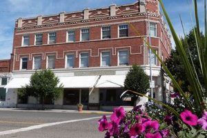 Find Enterprise Oregon Hotels: Your Guide + Deals | Living in Oregon: Moving Tips, Cost of Living & Best Cities