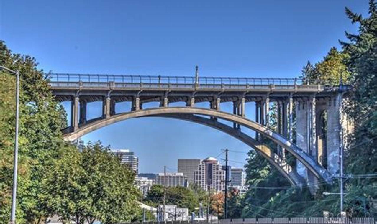 A Vista Bridge, Portland Oregon Landmark (+Photos!) | Living in Oregon: Moving Tips, Cost of Living & Best Cities