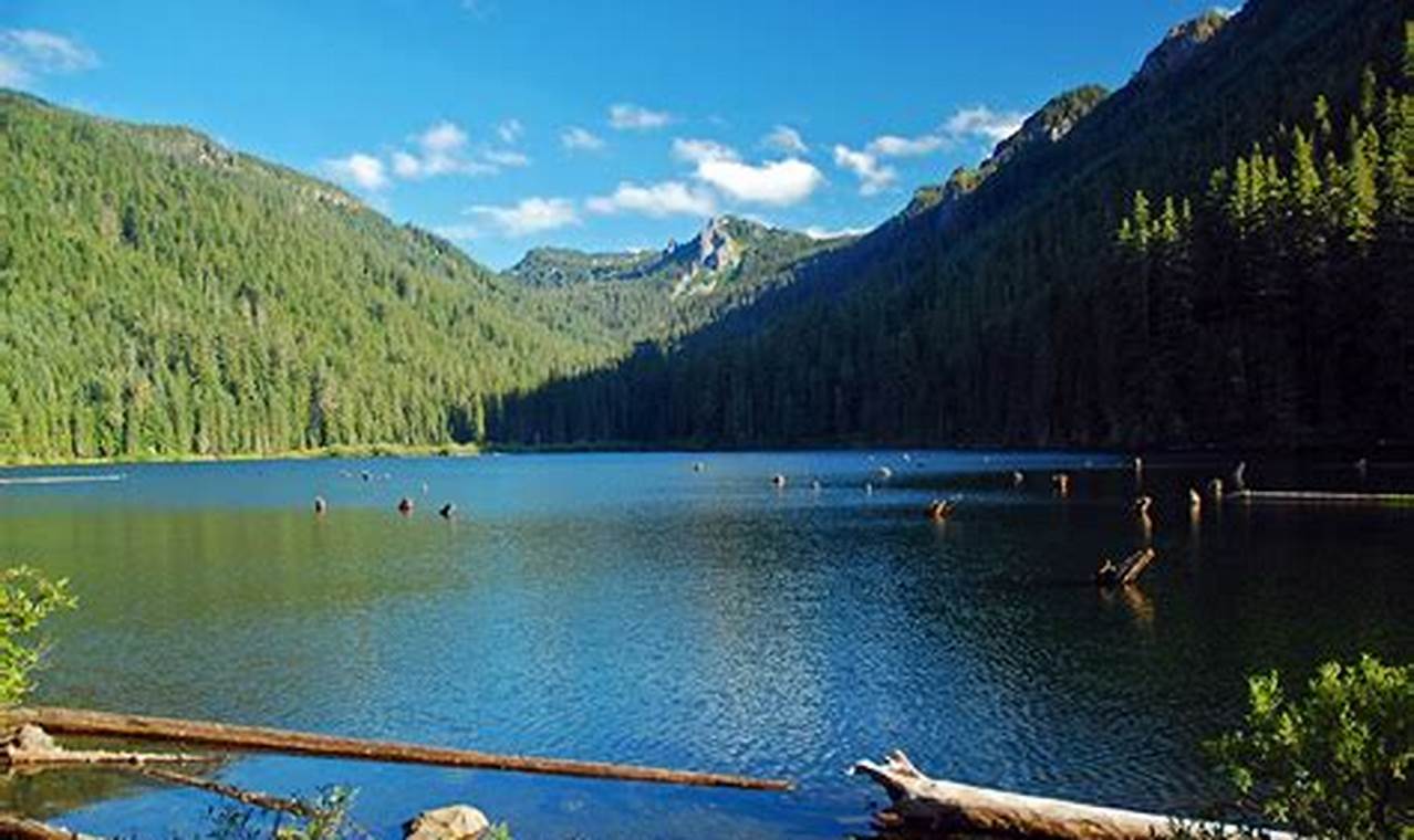 Escape to Pamelia Lake, Oregon: Hiking & Serenity | Living in Oregon: Moving Tips, Cost of Living & Best Cities