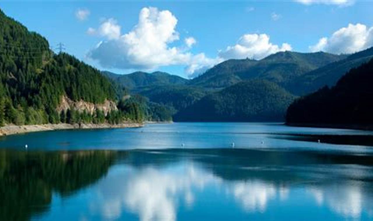 Your Guide to Detroit Lake Oregon Hotels: Find Deals Now! | Living in Oregon: Moving Tips, Cost of Living & Best Cities