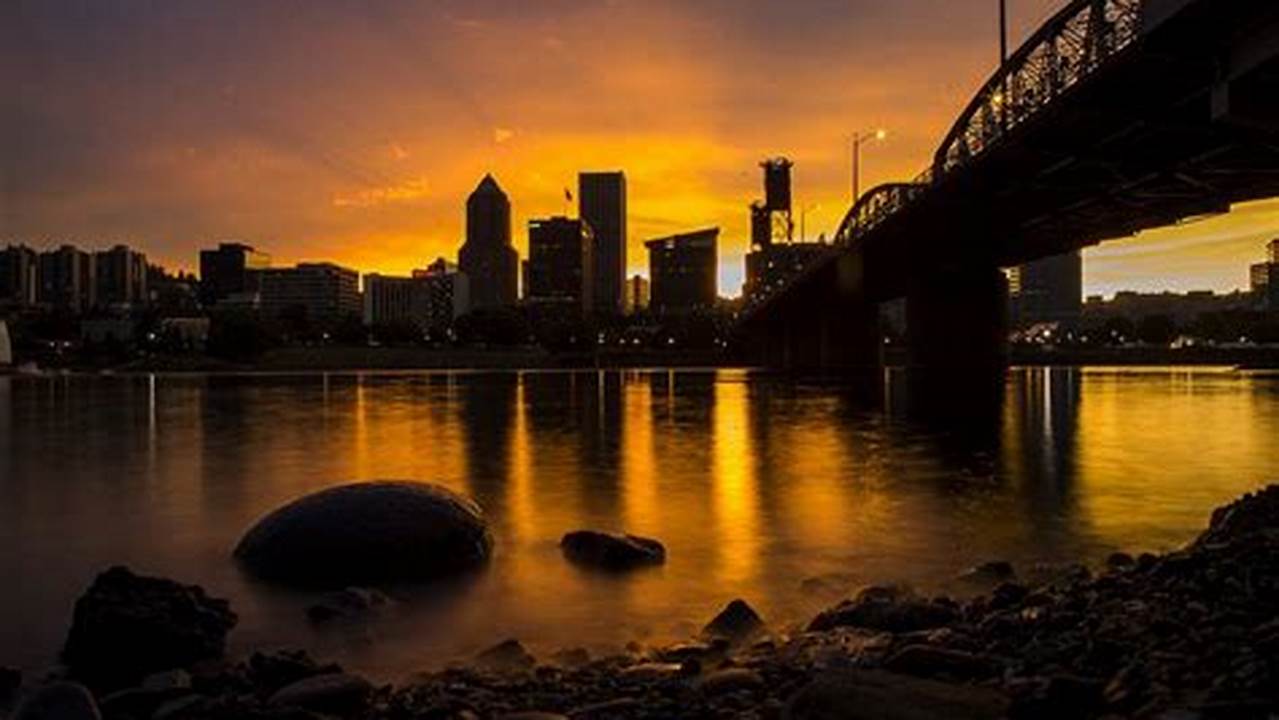 Portland Oregon Sunset Cruise | Living in Oregon: Moving Tips, Cost of Living & Best Cities